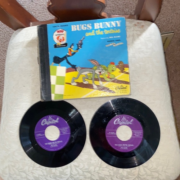 Vintage children’s read along books with a set of 4 sided vinyl records each. - Picture 6 of 7